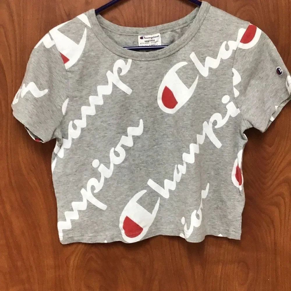 Show off some sexy abs in this champion logo crop top size small Like new